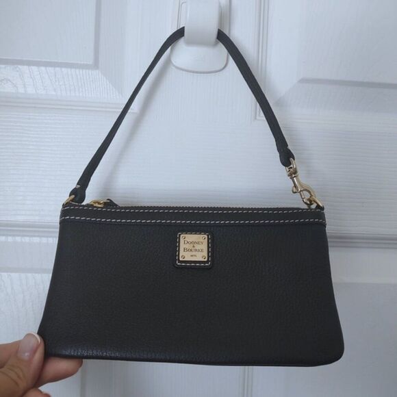 Dooney & Bourke leather pochette shoulder bag EUC - Picture 6 of 7